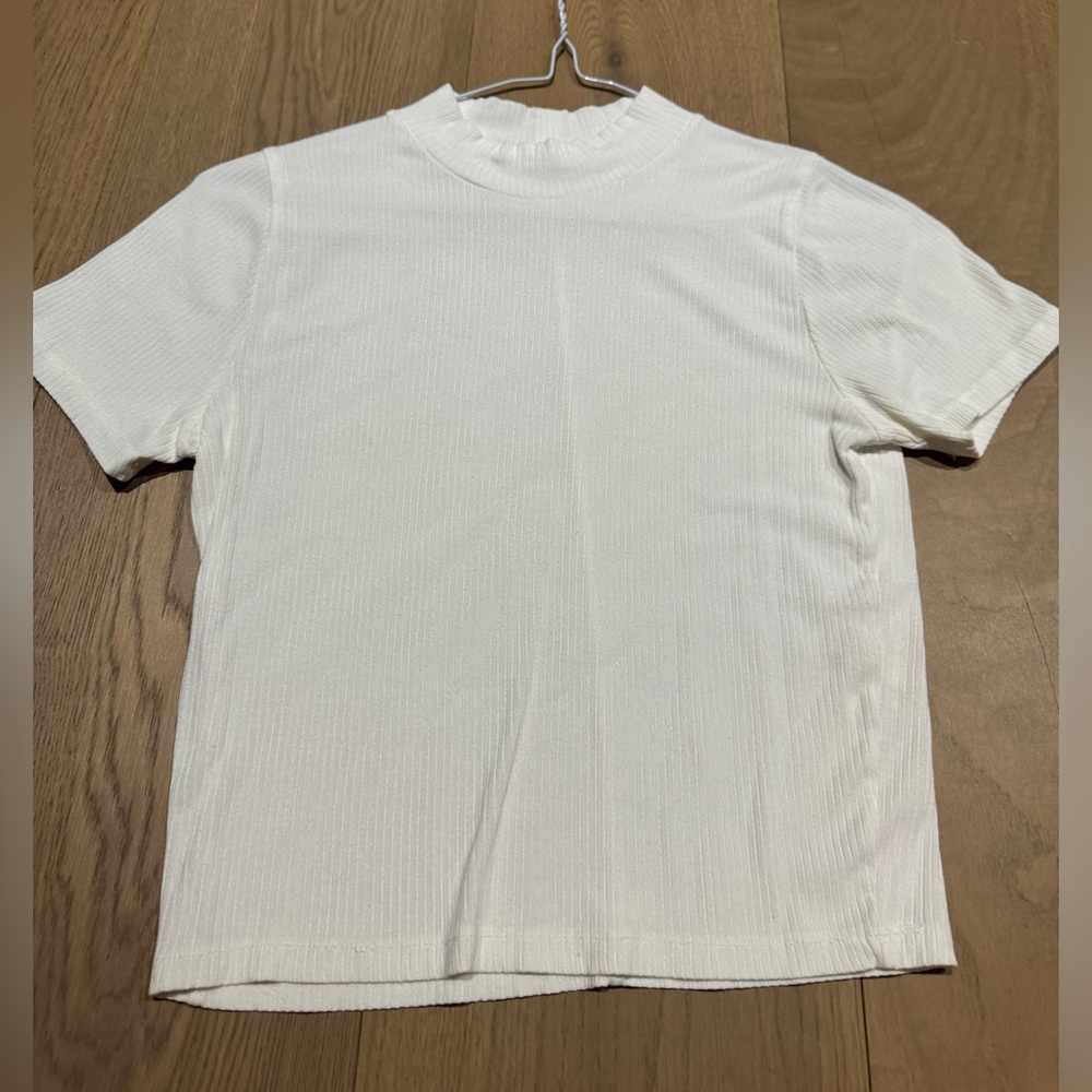Aritzia basic white top with collar.